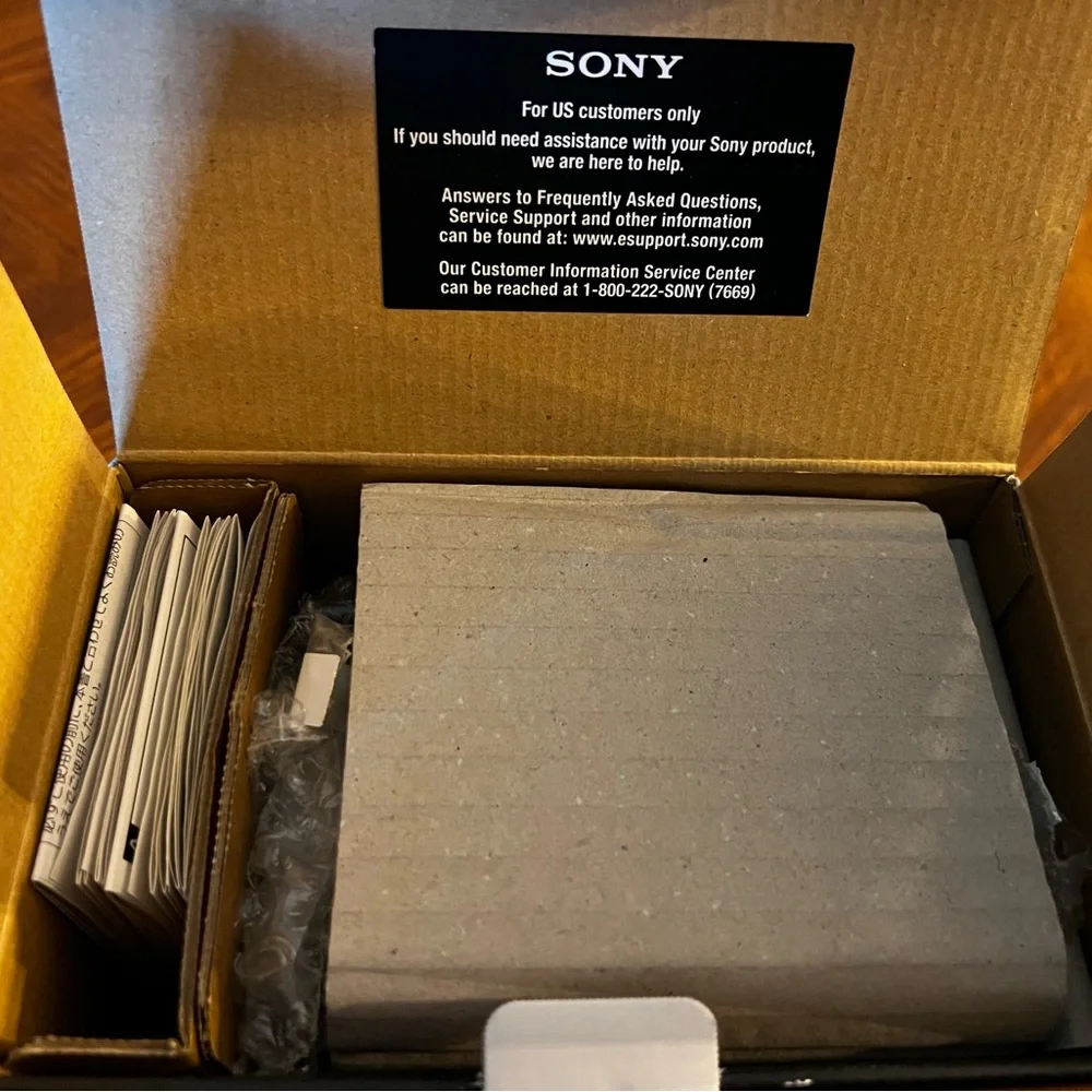 Sony 18-200mm f/3.5-6.3 OSS Lens, EF Mount, Sony Alpha SEL18200 Free Shipping!